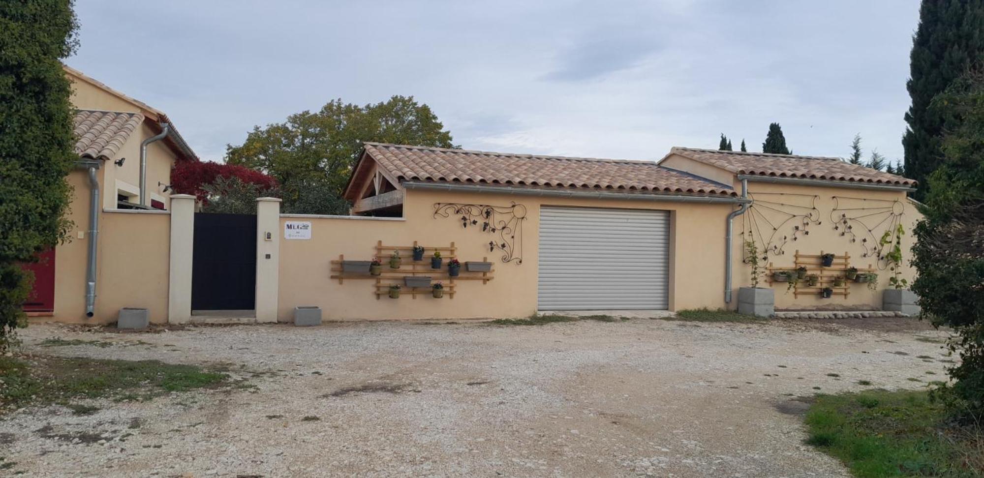 Mas La Gentille ,,, A La Campagne , Beautiful Outdoor , Swimming Pool , Pool House , Nice Green Garden , Bbq ,,, Only For You , Pour Passer Un Sejour Inoubliable Pernes-les-Fontaines Zewnętrze zdjęcie
