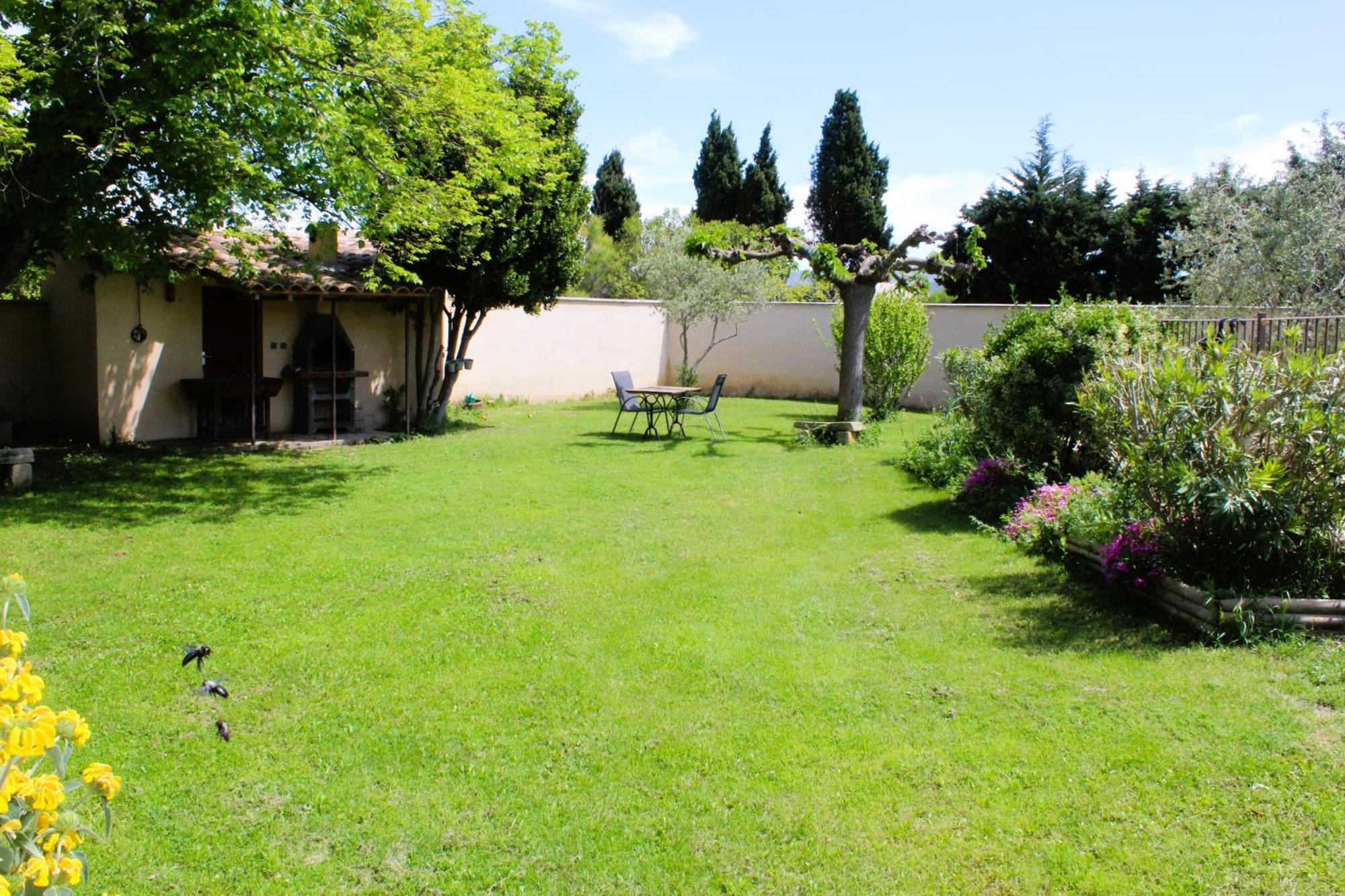 Mas La Gentille ,,, A La Campagne , Beautiful Outdoor , Swimming Pool , Pool House , Nice Green Garden , Bbq ,,, Only For You , Pour Passer Un Sejour Inoubliable Pernes-les-Fontaines Zewnętrze zdjęcie